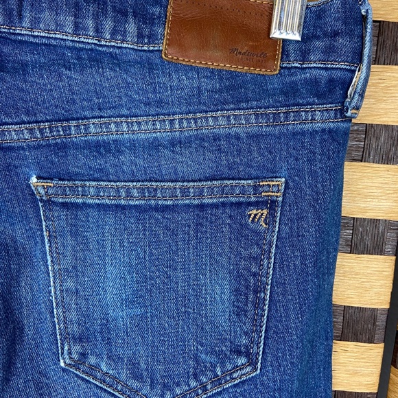 MADEWELL| Medium Wash 27 Jeans distressed - Picture 5 of 7